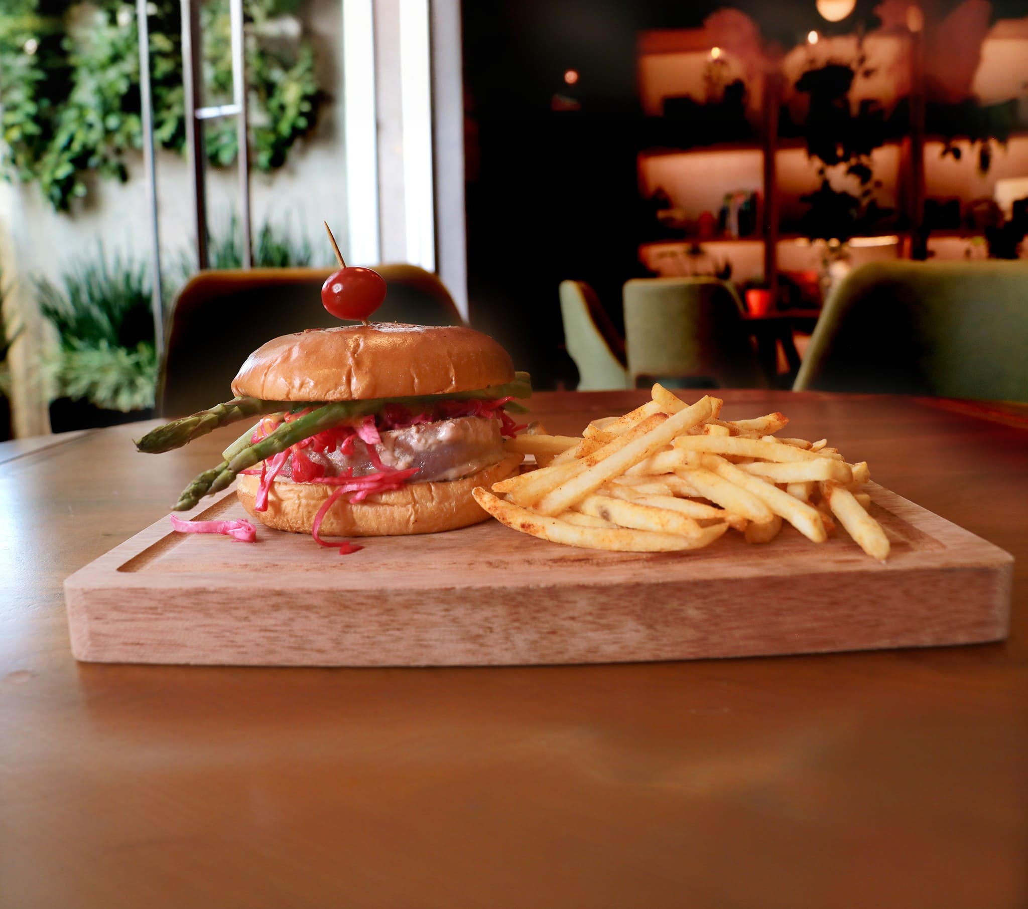 platillo hamburguesa de atún sellado